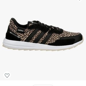 Adidas retro run sneakers